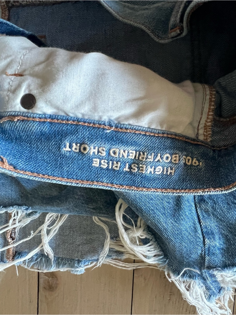 American Eagle Jean shorts Size 6 - Picture 3 of 7